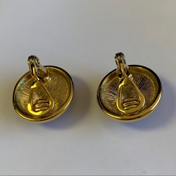 Vintage Monet clip on earrings - Picture 2 of 4